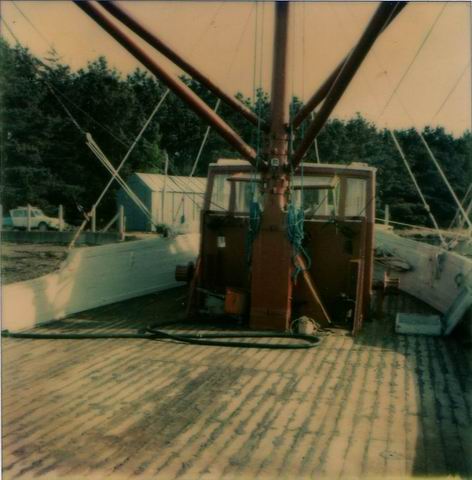 Cabine avant du bateau dragueur
